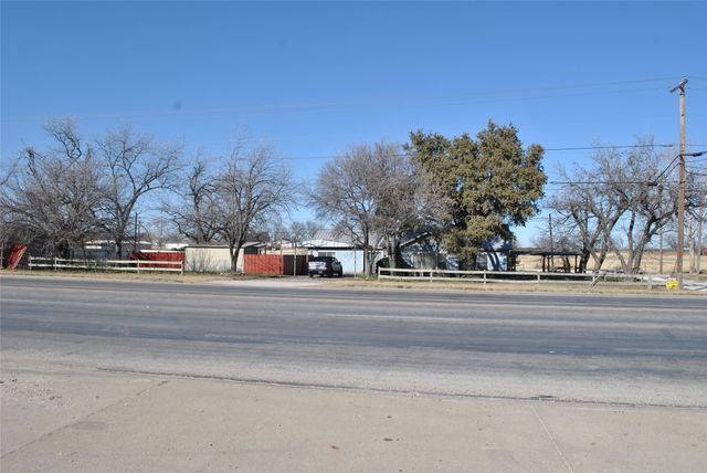 1401 & 1405 E Central Ave, Comanche, TX 76442