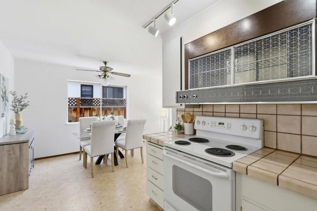 Image 14 of property listing at 5948 Royal Ann Drive, San Jose, CA 95129