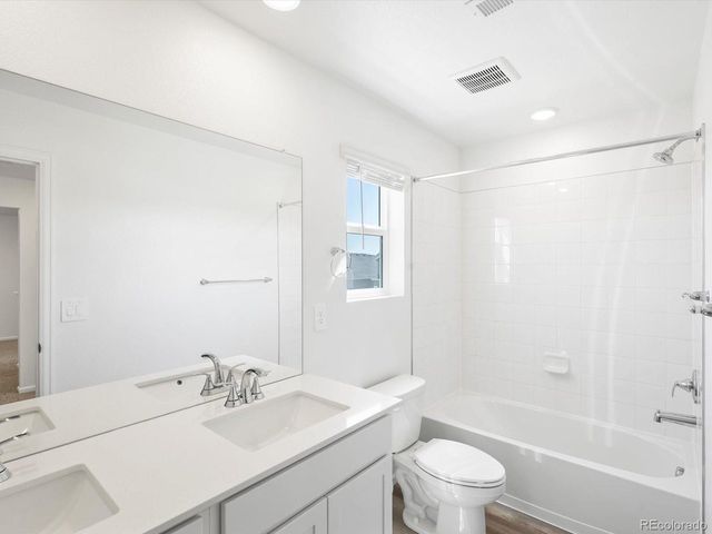 4681 Sunsplash Way, Johnstown, CO 80534