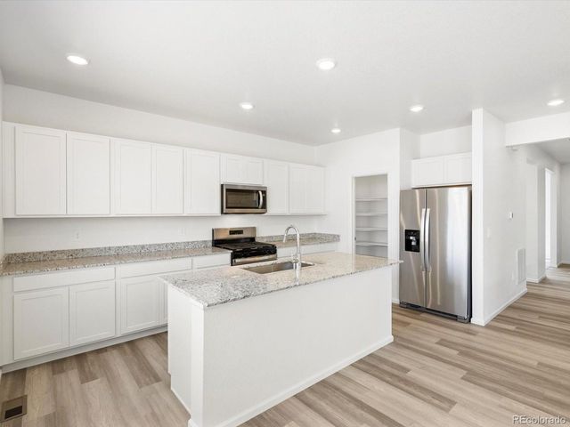 4681 Sunsplash Way, Johnstown, CO 80534