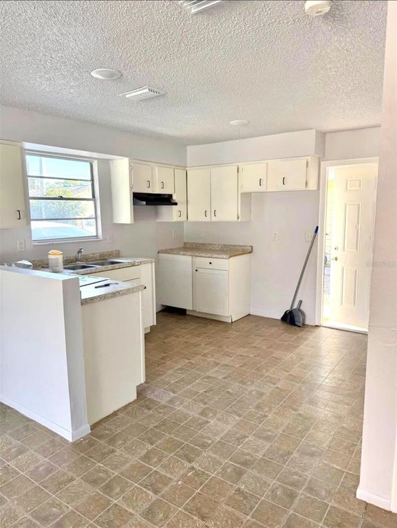 Image 2 of property listing at 5638 5TH AVENUE, Fort Myers, FL 33907