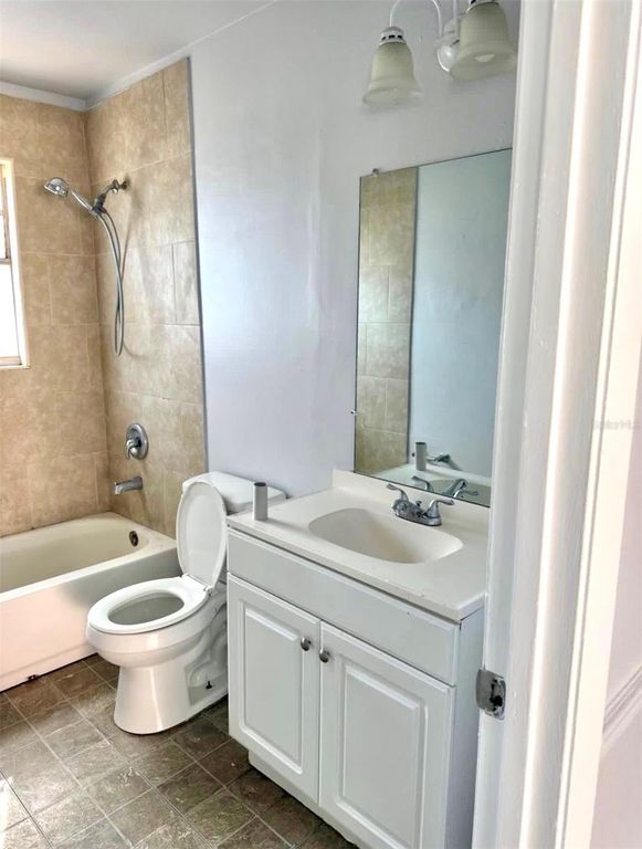 Image 4 of property listing at 5638 5TH AVENUE, Fort Myers, FL 33907