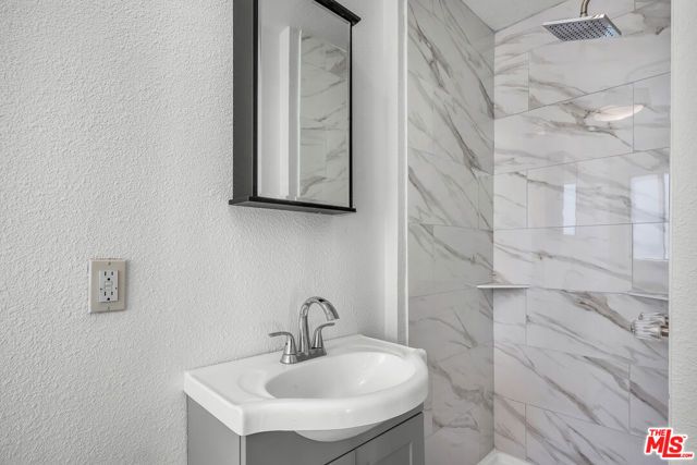 123 S Westmoreland Avenue, Los Angeles, CA 90004