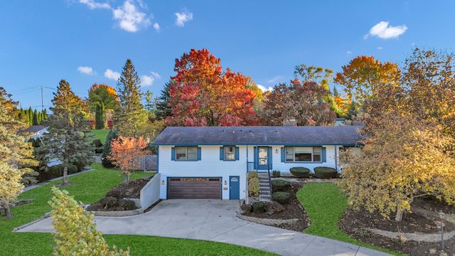 1405 Surrey Lane, Algonquin, IL 60102