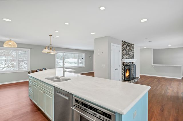 1405 Surrey Lane, Algonquin, IL 60102