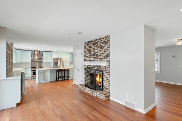 1405 Surrey Lane, Algonquin, IL 60102