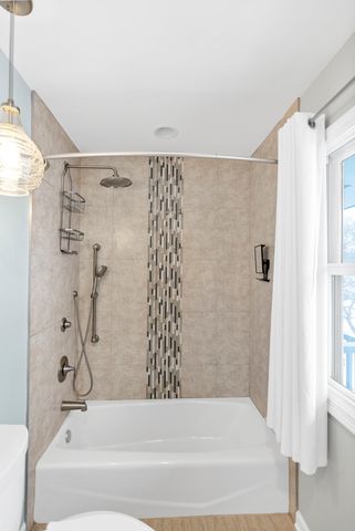 1405 Surrey Lane, Algonquin, IL 60102