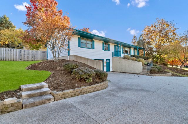 1405 Surrey Lane, Algonquin, IL 60102