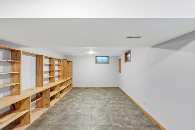 1405 Surrey Lane, Algonquin, IL 60102