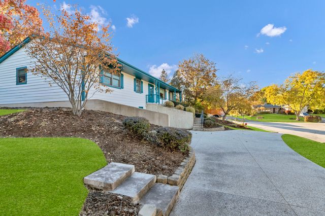 1405 Surrey Lane, Algonquin, IL 60102