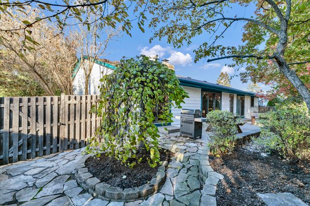 1405 Surrey Lane, Algonquin, IL 60102