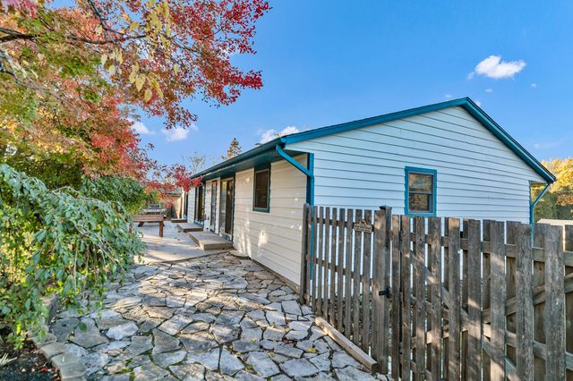 1405 Surrey Lane, Algonquin, IL 60102