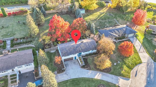 1405 Surrey Lane, Algonquin, IL 60102