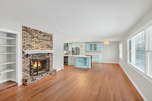 1405 Surrey Lane, Algonquin, IL 60102