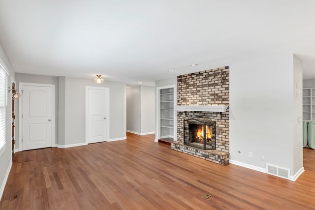 1405 Surrey Lane, Algonquin, IL 60102