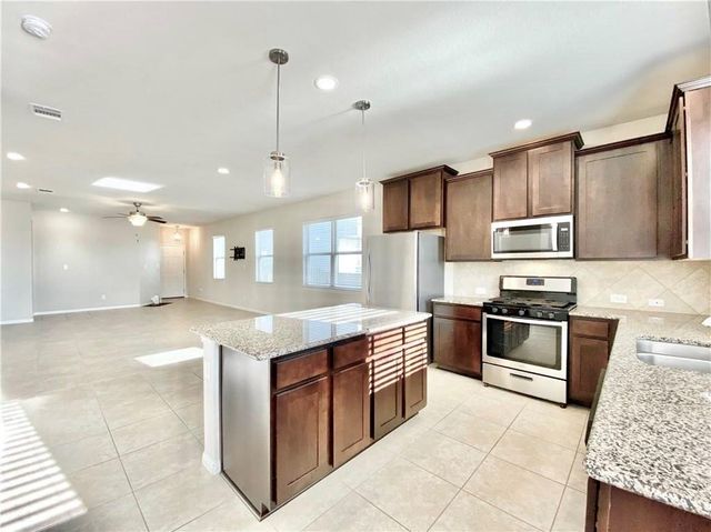 148 Shearwater LN, Leander, TX 78641