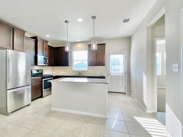 148 Shearwater LN, Leander, TX 78641