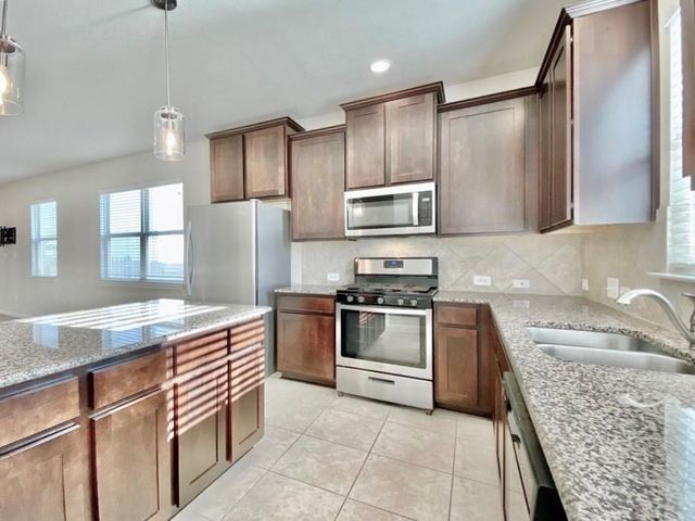 148 Shearwater LN, Leander, TX 78641