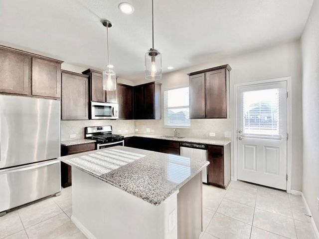 148 Shearwater LN, Leander, TX 78641