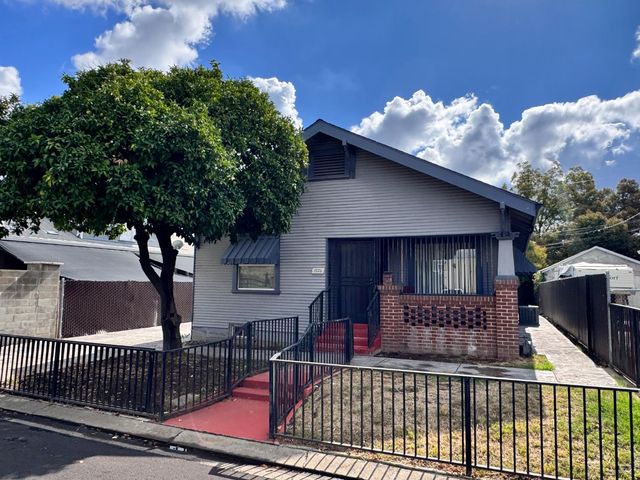 1926 E Roosevelt St, Stockton, CA 95205