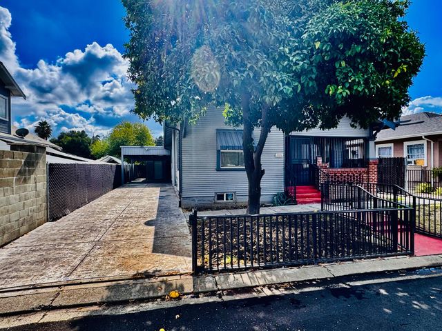 1926 E Roosevelt St, Stockton, CA 95205