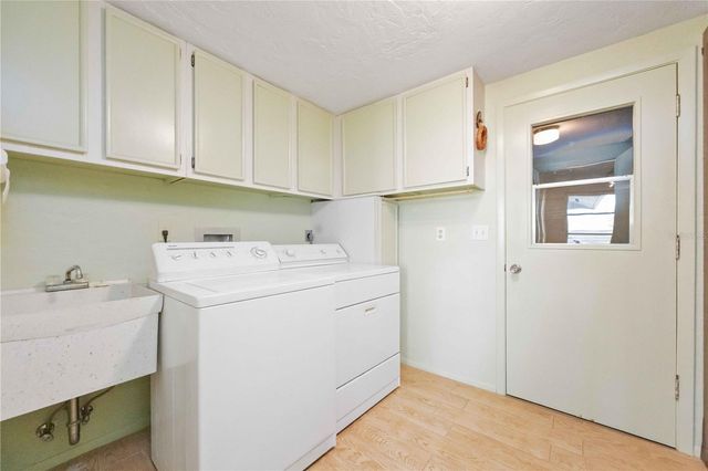 3713 SOMERVILLE DRIVE 1512, Sarasota, FL 34232