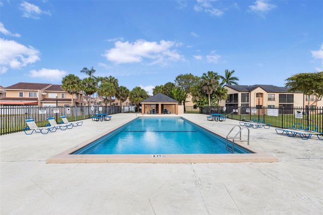 8252 NW 191st Ln 15R, Hialeah, FL 33015
