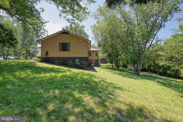 110 PATRICK HENRY DR, Louisa, VA 23093