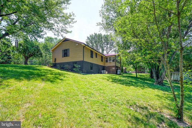 110 PATRICK HENRY DR, Louisa, VA 23093