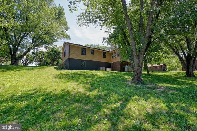 110 PATRICK HENRY DR, Louisa, VA 23093