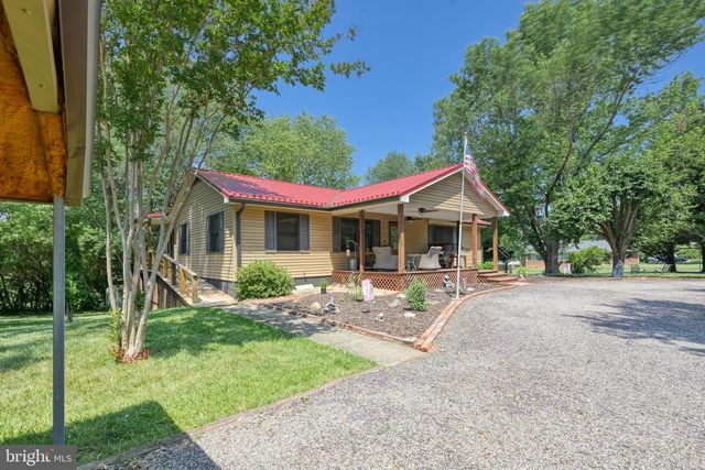 110 PATRICK HENRY DR, Louisa, VA 23093