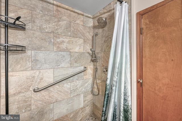 110 PATRICK HENRY DR, Louisa, VA 23093