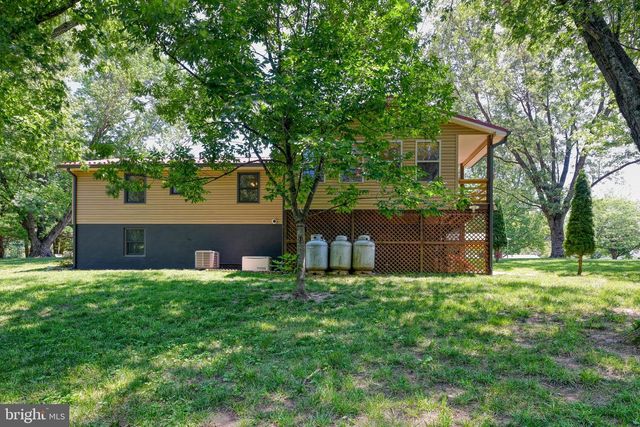 110 PATRICK HENRY DR, Louisa, VA 23093