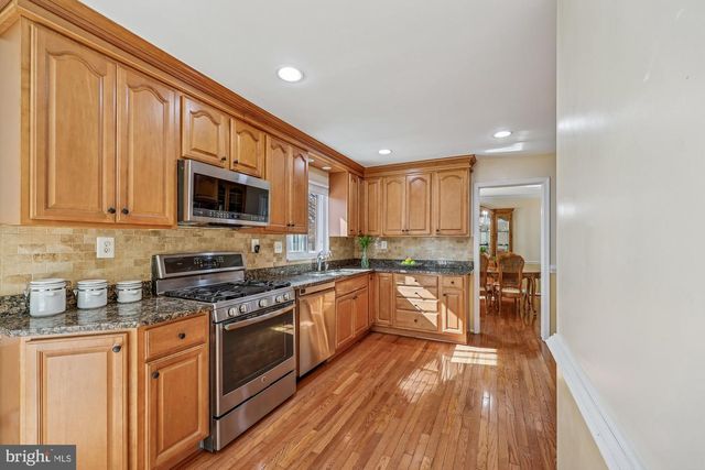 12608 LINCOLNSHIRE DR, Potomac, MD 20854