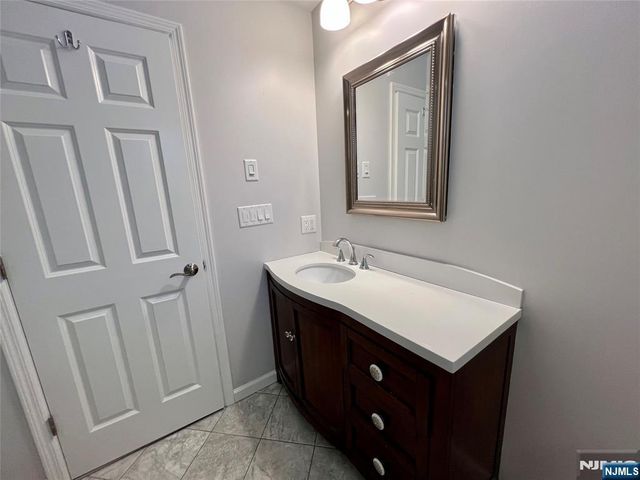 100 1st Avenue, Hawthorne, NJ 07506