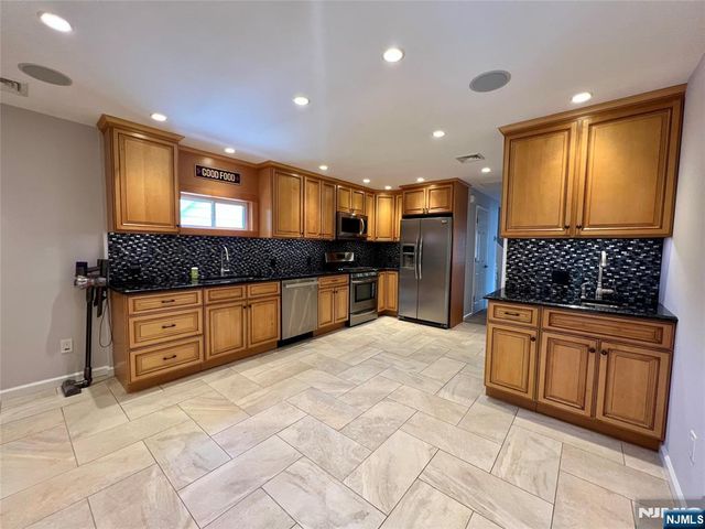 100 1st Avenue, Hawthorne, NJ 07506