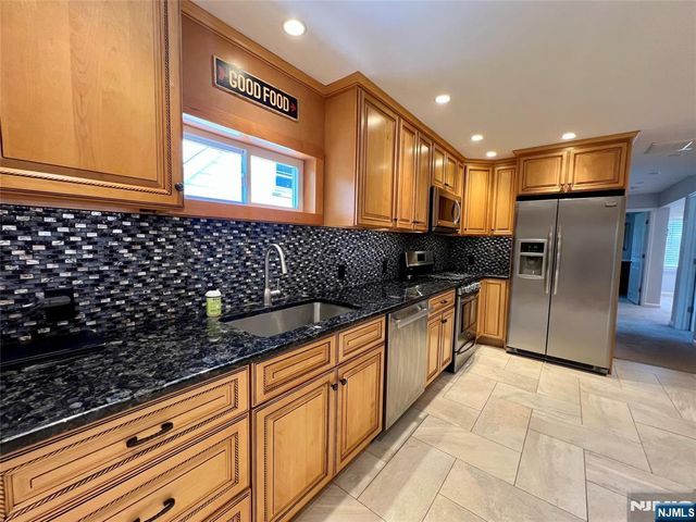 100 1st Avenue, Hawthorne, NJ 07506