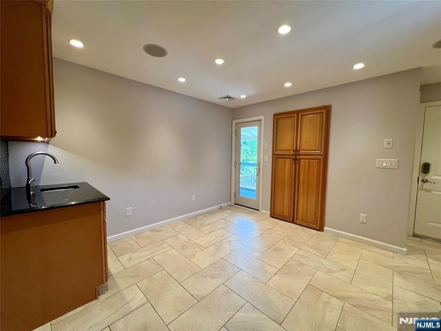 100 1st Avenue, Hawthorne, NJ 07506