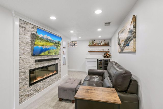 2804 Blackstone Avenue, Saint Louis Park, MN 55416