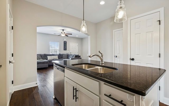 135 Santa Rosa Dr, Gallatin, TN 37066