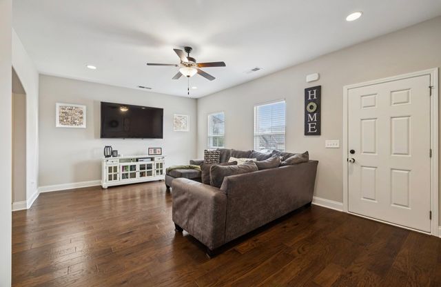 135 Santa Rosa Dr, Gallatin, TN 37066