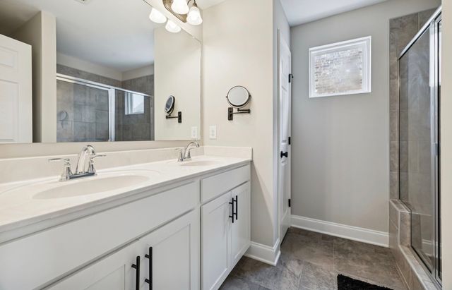 135 Santa Rosa Dr, Gallatin, TN 37066