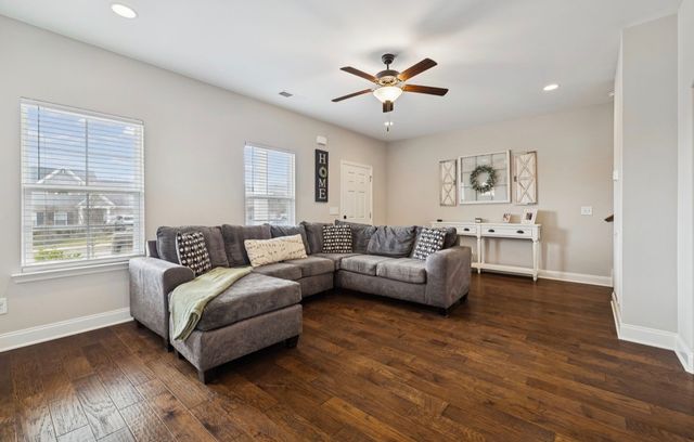 135 Santa Rosa Dr, Gallatin, TN 37066