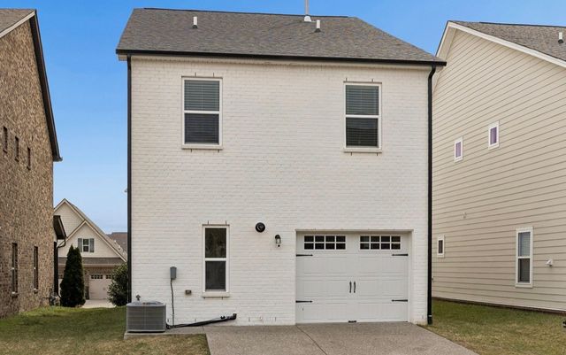 135 Santa Rosa Dr, Gallatin, TN 37066