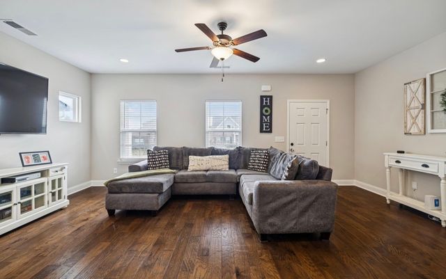 135 Santa Rosa Dr, Gallatin, TN 37066