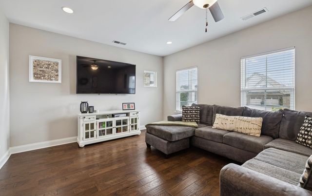 135 Santa Rosa Dr, Gallatin, TN 37066