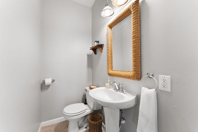 606 Indian Road, Davenport, IA 52802