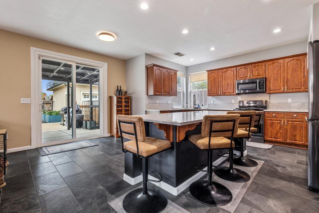 368 Nutcrest Ct, Oakdale, CA 95361