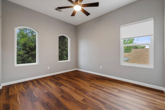 368 Nutcrest Ct, Oakdale, CA 95361