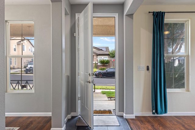 368 Nutcrest Ct, Oakdale, CA 95361